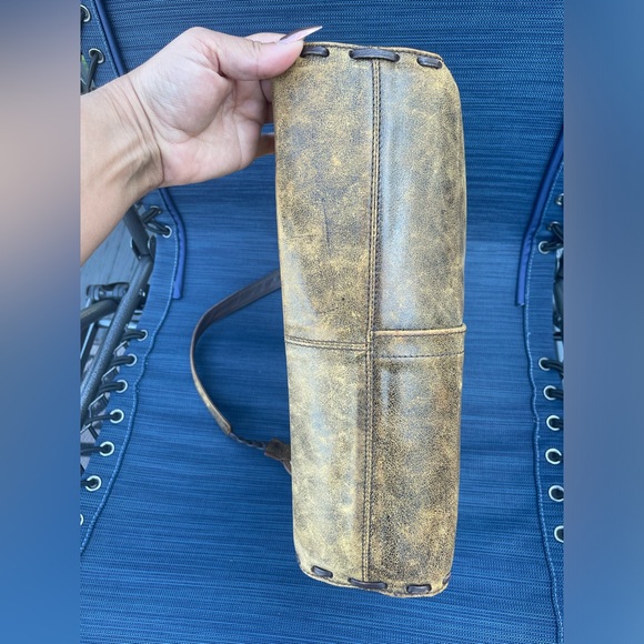 John Cole Kaylee Distressed Cow Hide Leather Brown Shoulder Bag/Purse/Tote - Picture 7 of 14